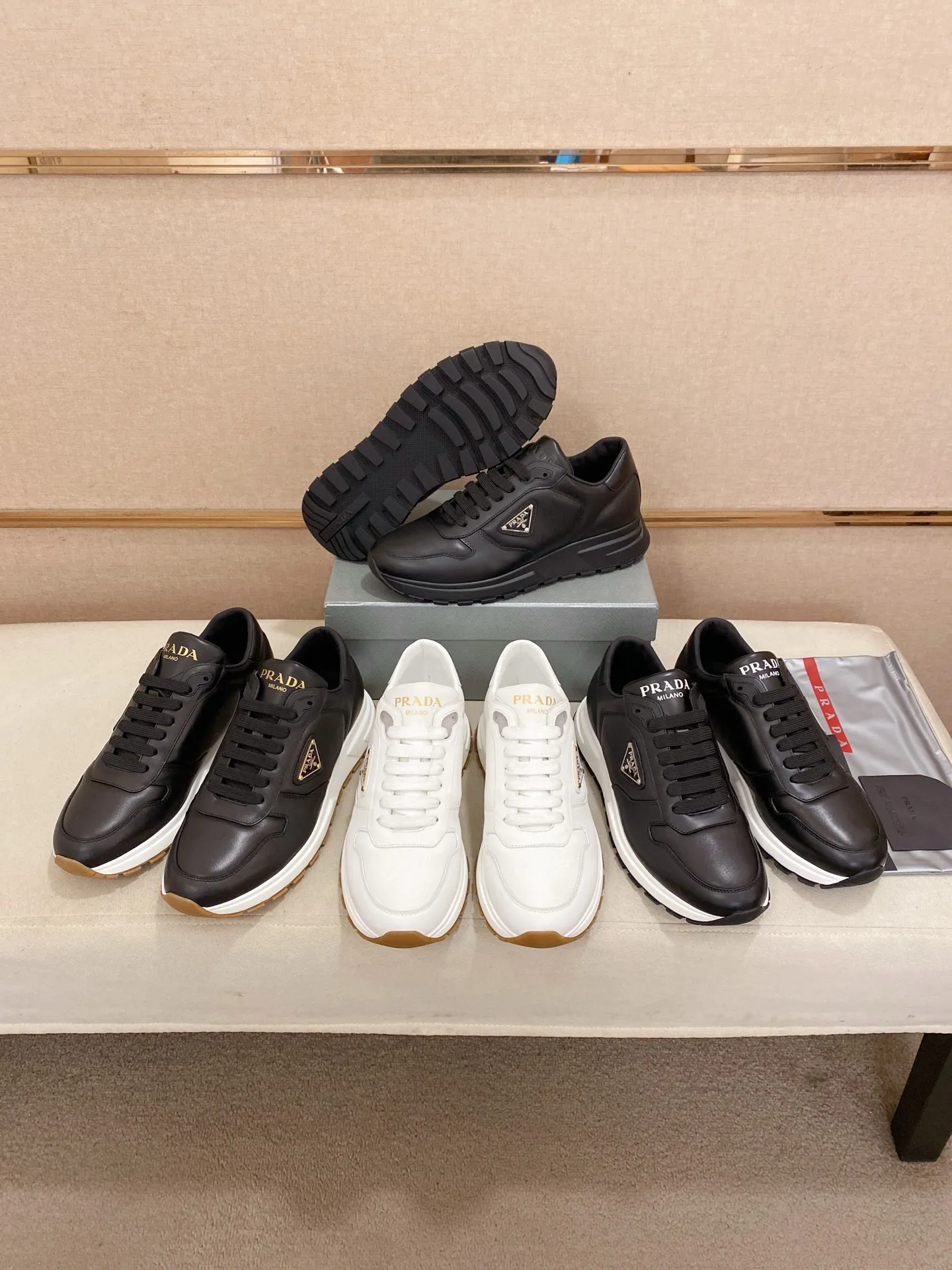 Factory price 540💰 ✔️✔️✔️High version High-quality new PRADA counters are on the market at the same time. The new men's shoes and 😘fabrics are selected from imported first-layer cowhide and are made by pure handcrafts. Lining: Full cowhide lining. 👍🏿 High-end ☄️ air-cushion molded anti-slip rubber outsole, exquisite lines, simple and elegant, comfortable and high-end for leisure travel. Code number: 38 to 44